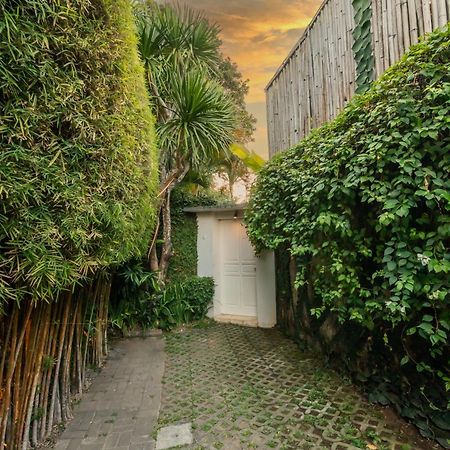 Villa Lodek Deluxe Seminyak Dış mekan fotoğraf
